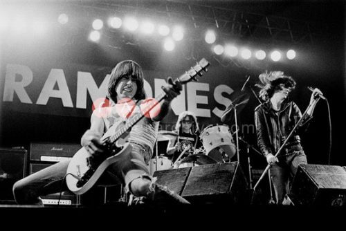 このイメージ画像は、このサイト記事「おすすめ『Ramones Sheena Is A Punk Rocker まとめ』 ネットで話題 YouTube無料動画ご紹介！」のアイキャッチ画像として利用しています。